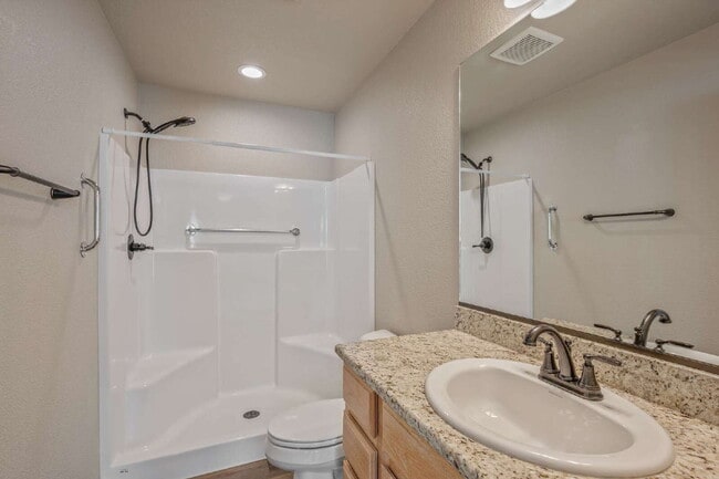 Building Photo - Like New Single Family Home!