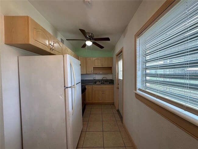 Building Photo - 3340 Normandy Dr