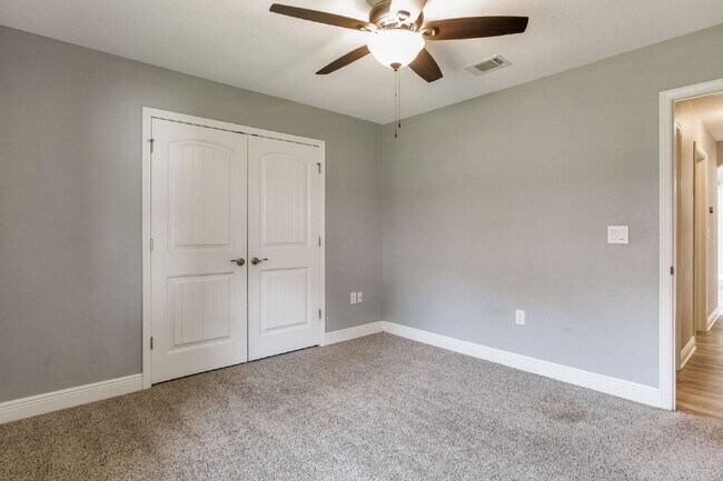 Building Photo - Spacious 4-Bedroom / 3 Bathroom + Office c...