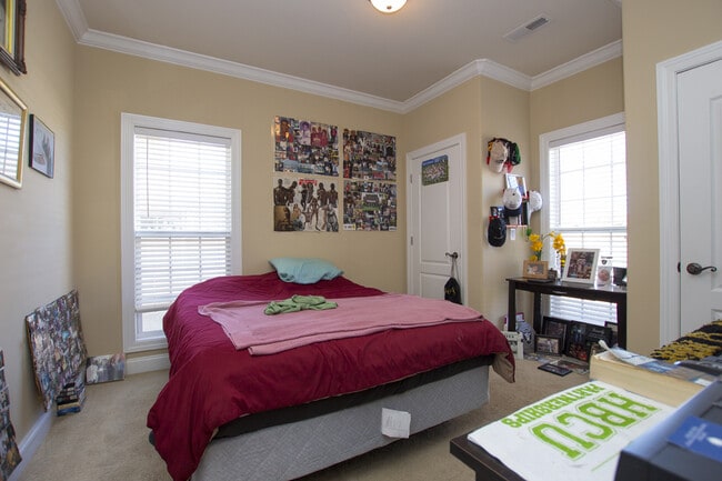 Building Photo - Exquisitely Maintained Home in the Coveted Goldsmith - Schiffman/ Hsv High school