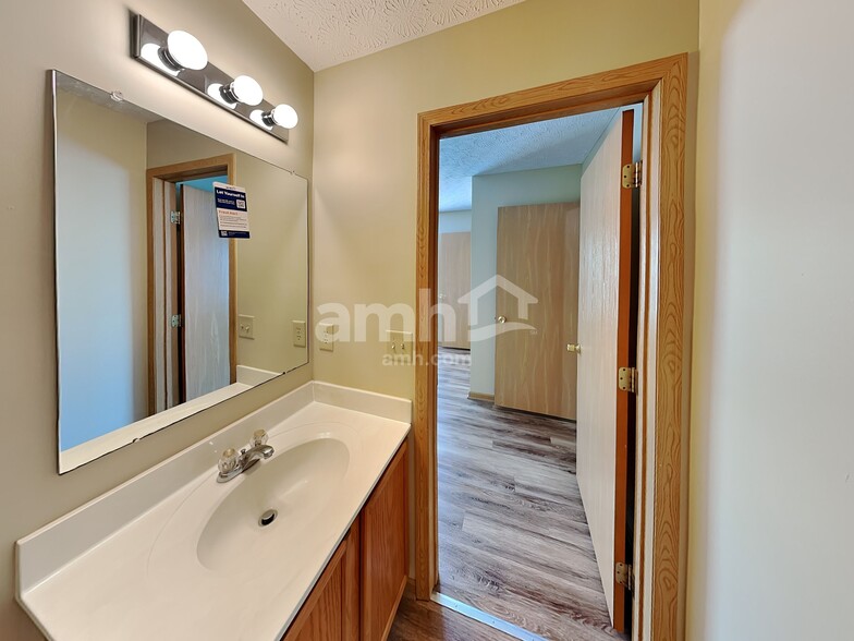 Building Photo - 5406 Englecrest Dr