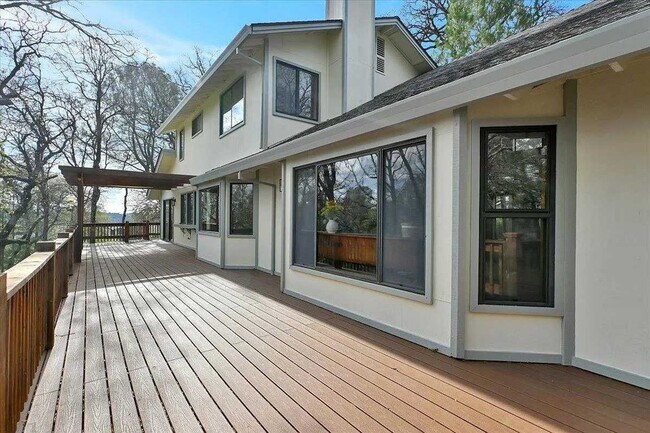 Building Photo - Large 4-bedroom Remodeled home in Lake Wildwood, Penn Valley, CA 95946