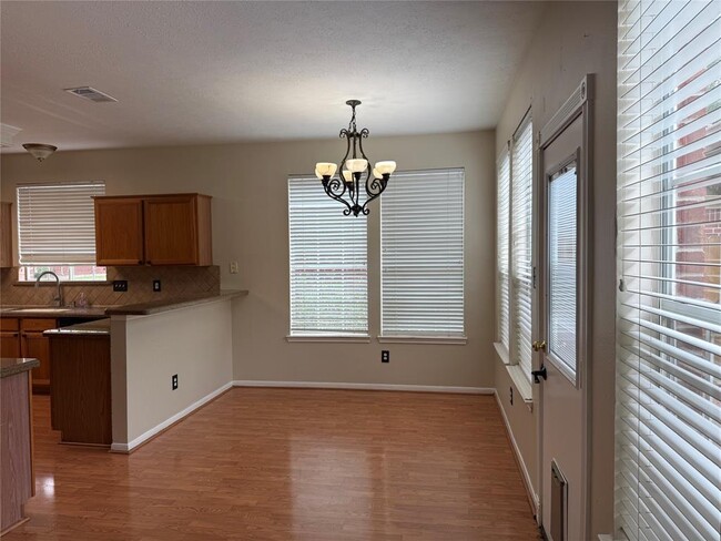 Building Photo - 4614 Russett Pl S