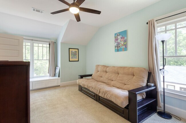 Building Photo - Beautiful 4/4 Plus Office, 4 Blocks From E...