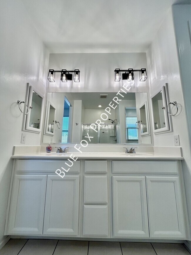 Building Photo - 7214 S Via Tierra Mesa