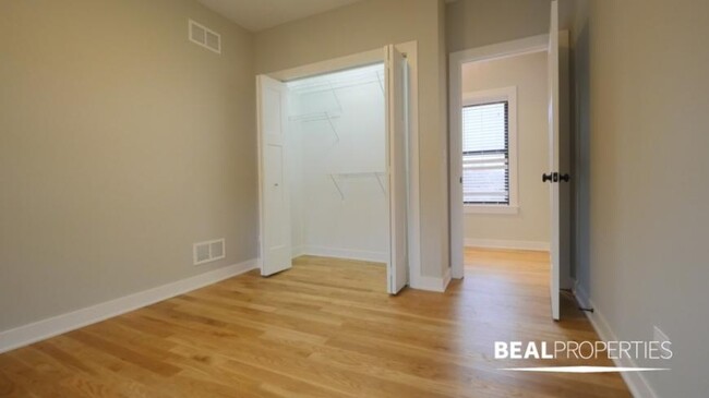 Building Photo - 2 bedroom in CHICAGO IL 60625