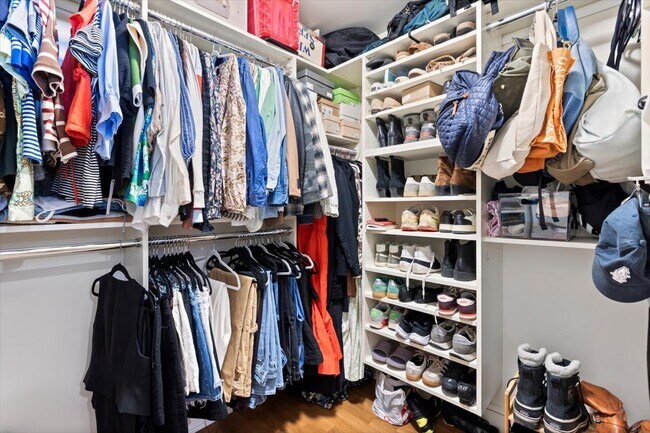 Building Photo - 850 N Lake Shore Dr