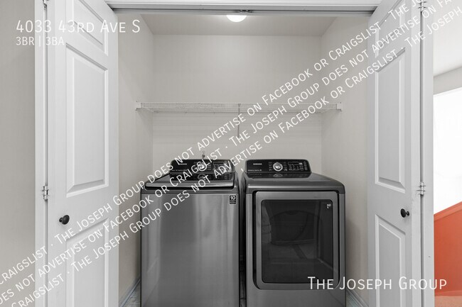 Building Photo - 4033 43rd Ave S
