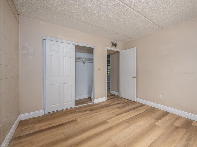 Building Photo - 5221 Bayshore Blvd