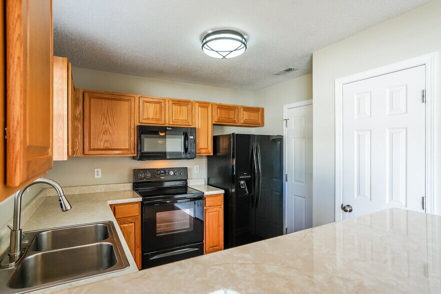 Building Photo - 7330 Great Laurel Dr