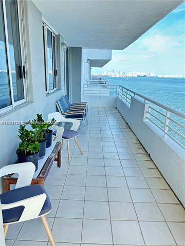 Building Photo - 1402 Brickell Bay Dr