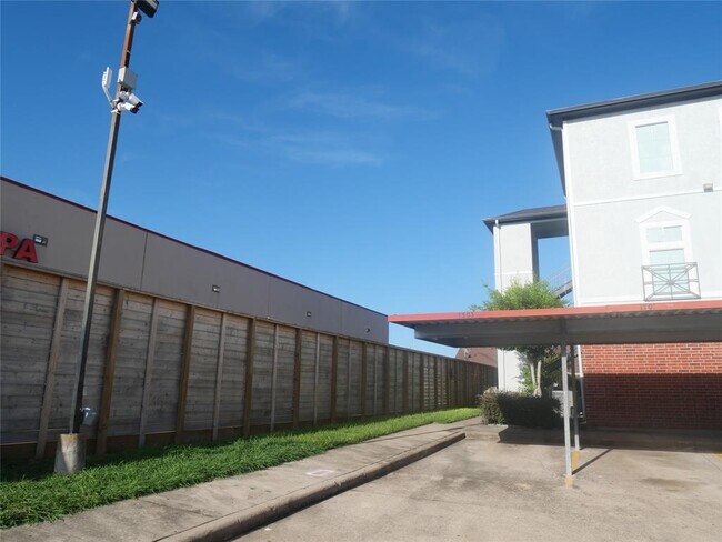 Building Photo - 6289 Wilcrest Dr
