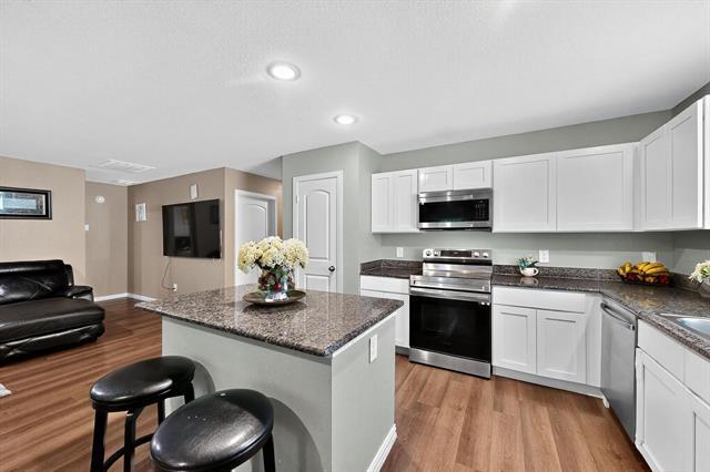 Building Photo - 2222 Echo Lake Dr
