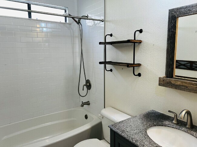 Building Photo - 3036 Avenida Christina
