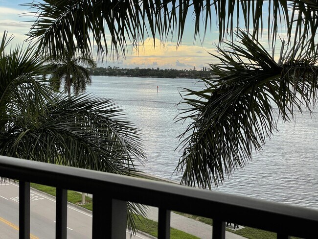 Building Photo - 1801 N Flagler Dr