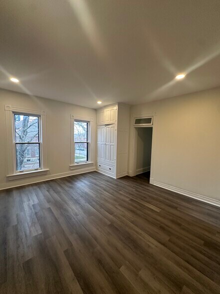 Building Photo - 81 Warren St