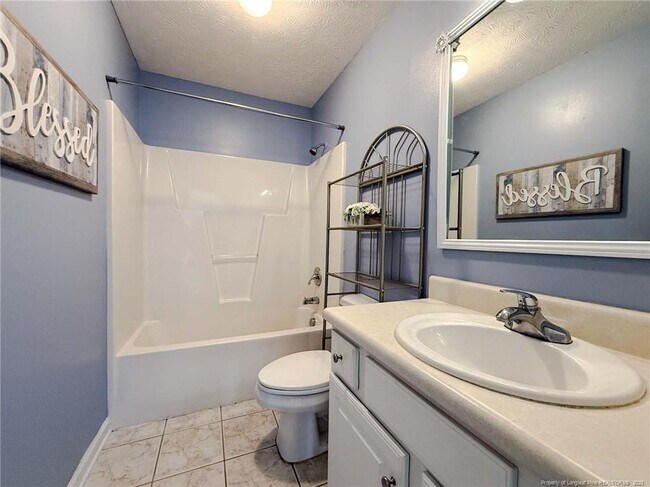 Building Photo - 225 Shakerstone Dr