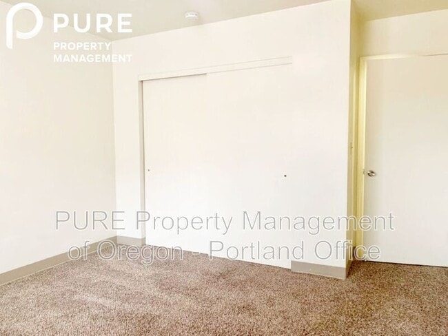 Building Photo - 3602 N Gantenbein Ave