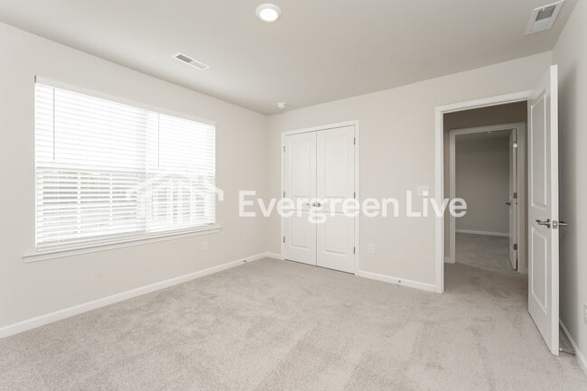 Building Photo - 5591 Hydrangea St