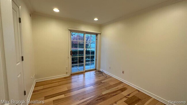 Building Photo - 444 Chester St