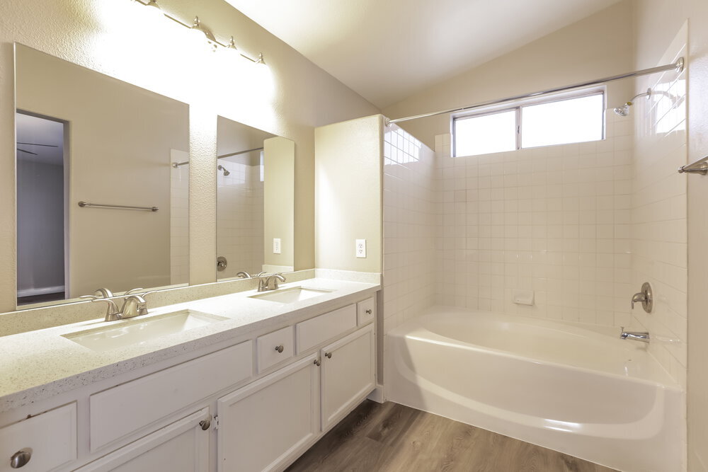 Building Photo - 2446 Cliffwood Dr