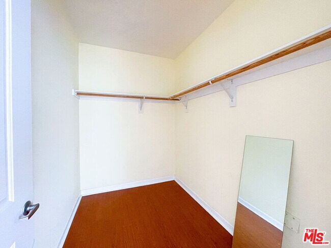 Building Photo - 1412 S Sherbourne Dr