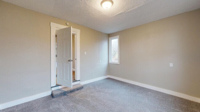 Building Photo - 3218-22 Walton