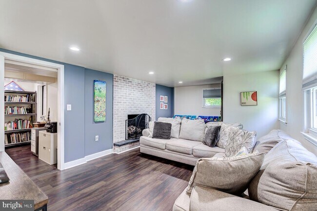 Building Photo - 7806 Jansen Dr