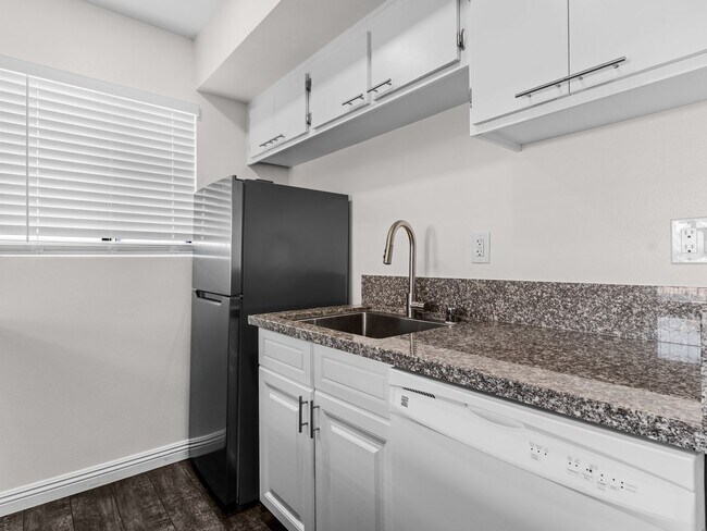 Building Photo - 1168 E 10th St