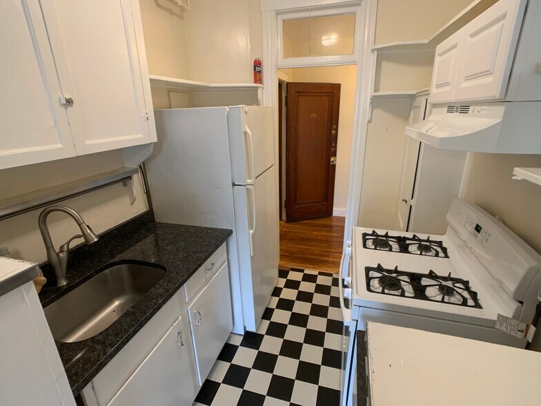 Building Photo - 1945 Commonwealth Ave