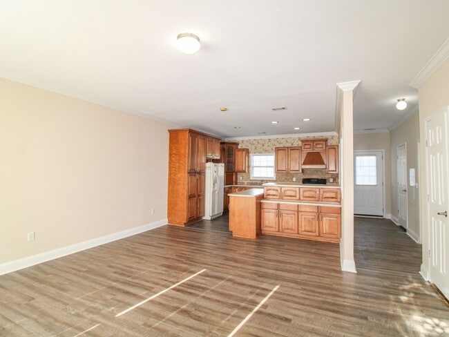 Building Photo - 124 Meadows Ln