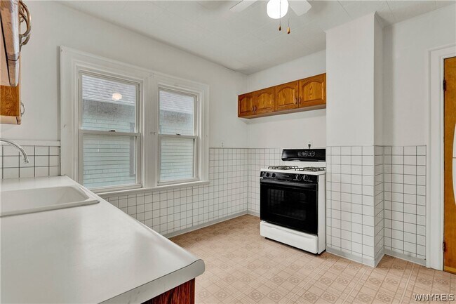 Building Photo - 238 Saranac Ave