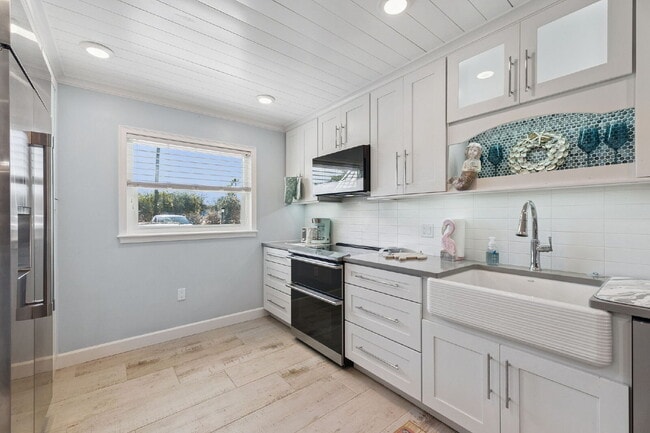 Building Photo - Coastal Living Awaits With This 2-Bed, 2-Bath Condo In Waterway East!