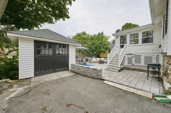 Building Photo - 41 Lynde Ave
