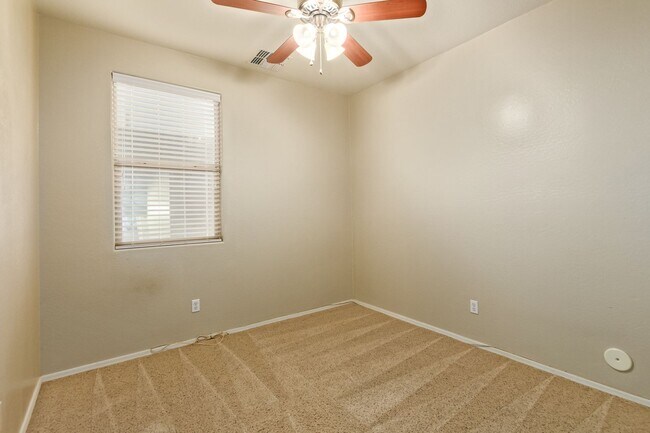 Building Photo - Attractive 3 bed, 2 bath home