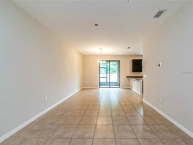 Building Photo - 2440 Seven Oaks Dr