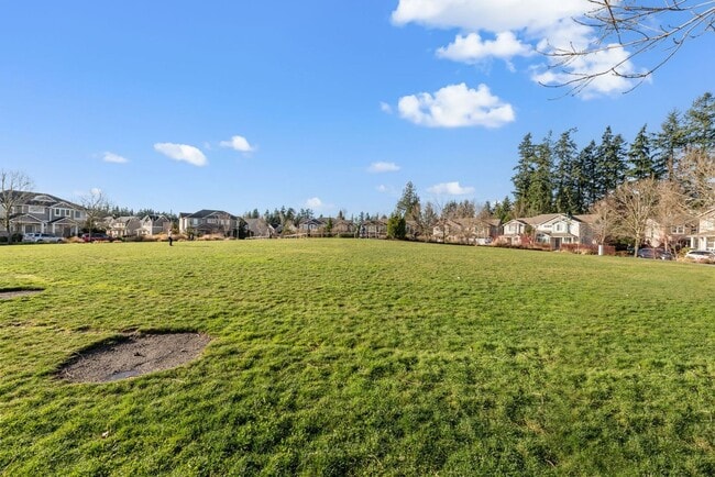 Building Photo - Welcome to this stunning 4-bedroom, 2.5-bath home in desirable Mill Creek, WA.