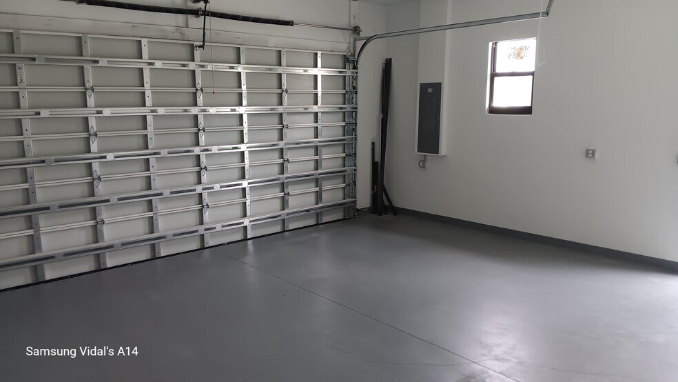 Building Photo - 155 Flanders St
