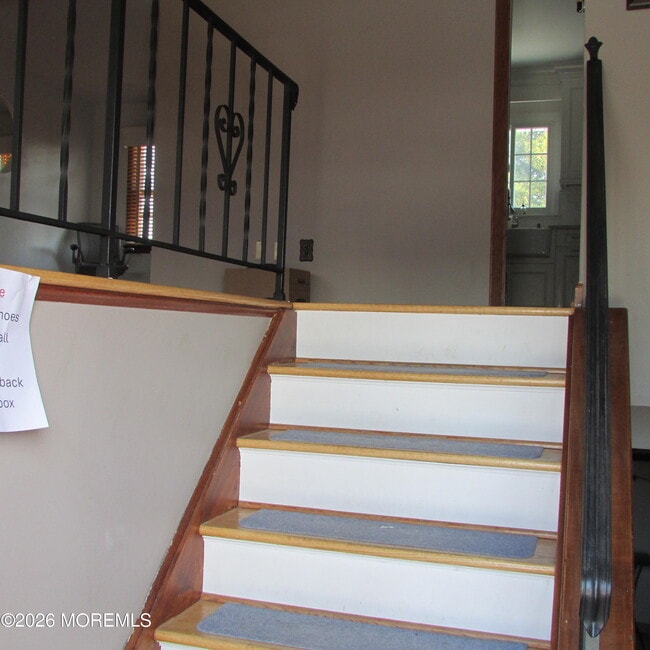 Building Photo - 31 Pine St