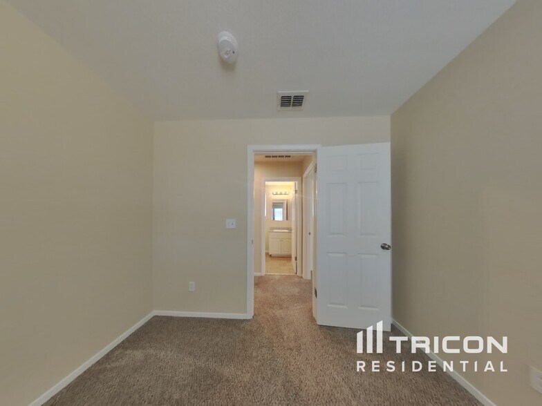 Building Photo - 718 Anderson Way