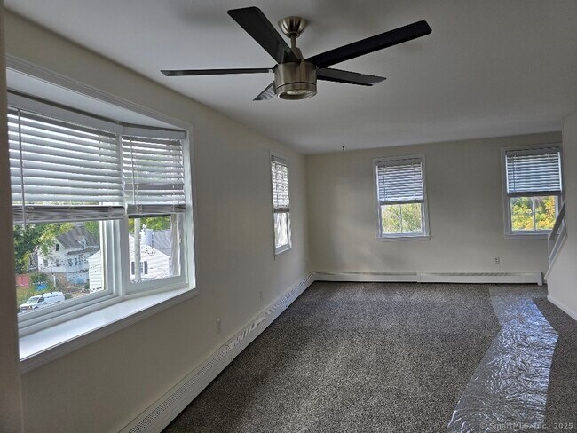 Building Photo - 144 Pine St