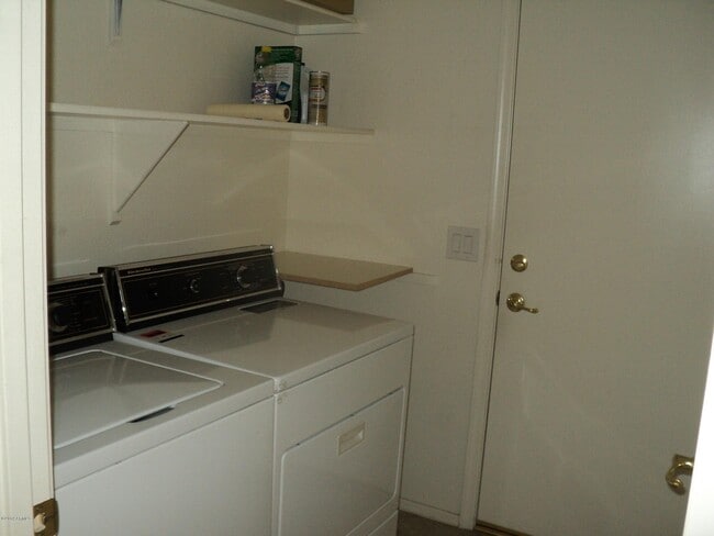 Building Photo - 4466 E Coyote Washington Dr
