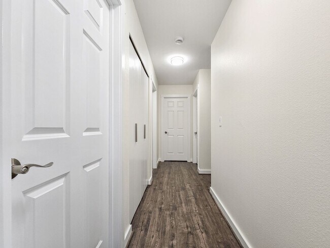 Building Photo - Modern Luxury: 4-Bed, 4.5-Bath Fully Remodeled Home