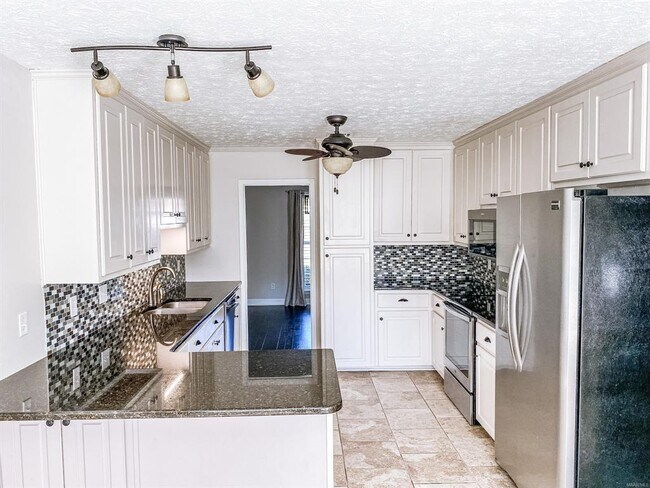 Building Photo - 122 Livingston Cir