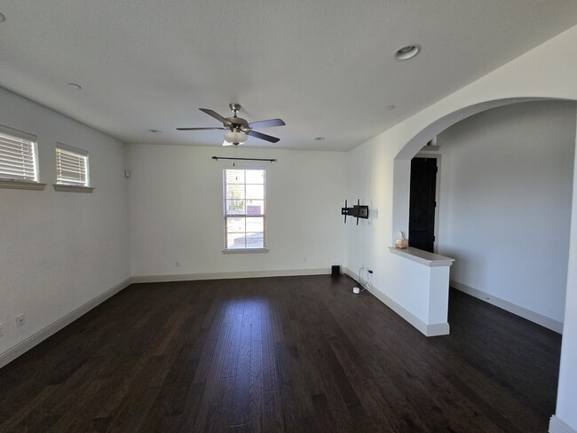 Building Photo - 3129 Decker Dr