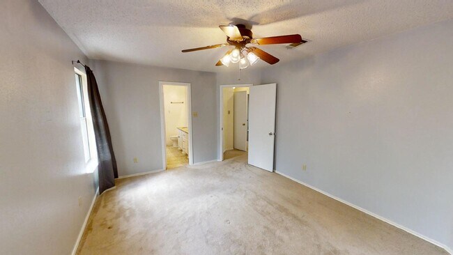 Building Photo - 2308 Darwin Cir