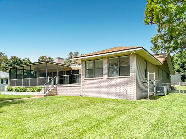 Building Photo - 2720 Crystal Beach Rd