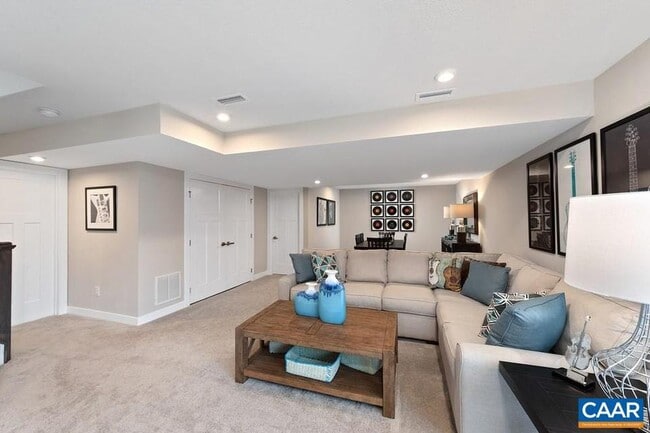 Building Photo - 148 Island Hill Rd