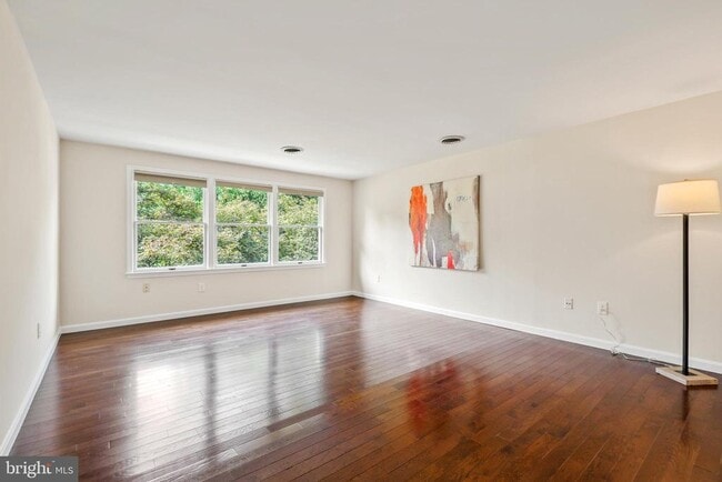 Building Photo - 1626 Maydale Dr