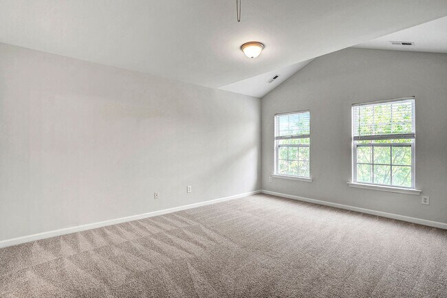 Building Photo - BEAUTIFUL TOWNHOUSE -COMMUNITY POOL-$500 OFF FIRST MONTH'S RENT!!